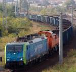 Am 21.09.2013 fuhr ES 64 F4-804 (189 804-8) mit NorthRail Gravita und Hochbordwagenzug durch die Saalestadt Halle.