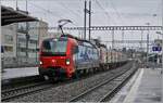 Die von SBB International angemietete 193 472 ist mit einem Rail-Care Zug in Morges unterwegs. 

22 Februar 2024