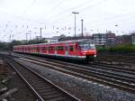 Ein DB 422 ist am 22.04.2008 im Essener Hauptbahnhof unterwegs.
