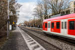 Eine S-Bahn-Begegnung, wie sie aller 20 Minuten in Poing stattfindet wurde am 10.03.17 dokumentiert.