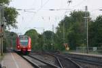 Der RB 33 von Aachen-HBF nach Duisburg-HBF und hhlt in Kohlscheid bei Sonne.