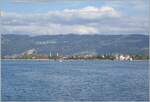 Lindau wurde mit der Bezeichnung des Bahnhofs Lindau Hbf als Lindau Insel die Insellage  unterstrichen. Und die Insel, nicht weit vom Festland wird unter anderem mit einer für Bahnfotografen interessanten See Damm verbunden. Das Bild zeigt die Fahrt eines DB 425 auf dem Seedamm.

20. April 2026

