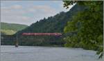 Bei Bullay führt eine kombinierte Strassen/Bahn-Brücke über die Mosel.