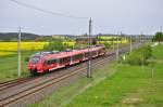 Auf der S3(Warnemünde-Rostock-Laage-Güstrow)ist der 442 359 am 18.05.2015 unterwegs,hier in geknipst in Plaaz.