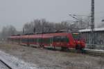 442 857 als S1 von Rostock Hbf nach Warnemnde Werft bei der Ausfahrt im Haltepunkt Rostock Ltten-Klein.16.01.2016