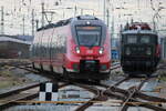 Am Nachmittag des 25.02.2022 traf 442 356 auf 242 001 im Rostocker Hbf.