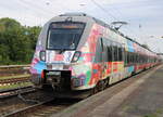 Werbehamster 442 854 stand als S1(Rostock-Warnemünde)am Abend des 12.08.2023 in Rostock-Bramow.