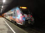 442 854 als S2(Güstrow-Warnemünde)kurz vor der Ausfahrt im Haltepunkt Rostock-Holbeinplatz.15.12.2023