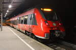 442 842 als S1(Rostock-Warnemünde)kurz vor der Ausfahrt um 06:24 Uhr im S-Bahnhof Rostock-Holbeinplatz.19.12.2025
