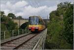 Der TRAVYS / OC Be 4/8 003 ist auf dem Weg nach Chavornay, überquert die Orbe und erreicht unmittelbar darauf den Halt St-Eloi.