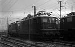 Vorserien E10 004 (Bw Nürnberg Hbf) aufgenommen am 9.4.1965 im Bw Frankfurt (M)-1