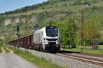 Am ersten Mai 2025 ist eine Stadler 2019 313 mit dem Tonerdezug in Th�ngersheim unterwegs 