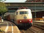 Die bisher eindeutig schönste E-Lok der DB...6103 235-8 steht hier mit dem bunten IC79/IC2410  Hanseat  nach Flensburg im Bahnhof HH-Harburg. 08.07.2011(üaV in neuer Größe)