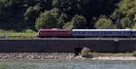 GfF 110 459-5 mit einigen Wagen des  Wupper-Lahn Express  unterwegs am Rhein gen Bingen.