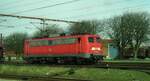 DB E 10 200 (Bw Dortmund) hat einen langen Sonderzug nach Pattburg/Padborg gebracht und läuft nun um, 11.03.2007 