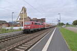 Heute in Kochendorf vorm Salzbergwerk ist mir die 111 200  mit dem RE8 ⁶Ersatzzug  vor die Optik geraten.