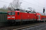 Eine weitere Neuerscheinung des Bh Kiel ist die 6112 131-8(REV/AK/23.12.14)die hier mit dem RE7 nach Hamburg Einfahrt in Schleswig hat.