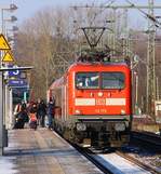 DB 112 179-7(Unt/LDX/20.09.13)hält hier mit der RB nach Neumünster im Bhf Schleswig. 24.02.2014