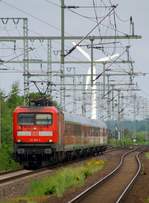 Zwischen 140 und 160km/h schnell sind hier die SH-Expresszüge wenn sie Jübek passieren...hier ist es die DB Regio 112 167-2 die mit dem SH-Express auf dem Weg nach Hamburg ist. Jübek 24.05.2014