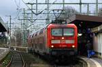 Seit gestern vorgezogen und ab morgen nun täglich sind auf der Linie RE7(Hamburg-Flensburg) Loks der Baureihe 112 mit 4 Dostos unterwegs. Hier steht die 112 168-0 mit RE7 nach Flensburg abfahrbereit im Bahnhof Neumünster. 12.12.2015