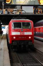 DB 120 121-9 für DB Regio umgebaut zu 120 205-0, Hamburg Hauptbahnhof, 05.05.2012