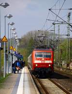 DB 120 147-4 mit dem IC 2417 nach Köln festgehalten bei der Einfahrt in Schleswig. 21.04.2014