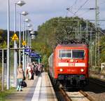DB 120 144-1 hat den IC 2407 nach Köln am Haken und hat hier Einfahrt in Schleswig. 02.10.2014