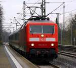 DB 120 113-6 kommt hier mit dem LPF 78082(HH-Langenfelde - Flensburg)durch Schleswig gefahren, später wird dieser Zug als IC 1981 nach München den Norden wieder verlassen. Schleswig 27.11.2015