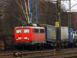 Da sie so selten geworden sind ist eine 140 im aktiven Dienst schon eine kleine Überraschung...hier kommt die 140 681-8(REV/NN X/08.12.08, Verl/EOB 9/08.12.2015)mit einem KLV-Zug durch HH-Harburg gefahren. 21.02.2015