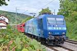 Mit einem Autotransporterleerzug ist hier die 145 009 in Neckargerach gen Neckarelz fahrend abgelichtet am Freitag den 18.9.2026