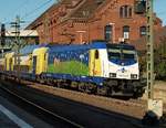 br-6-146-traxx-p-160-ac-ac-2-private/544699/146-535-0-rizzi-als-zuglok-des 146 535-0 'Rizzi' als Zuglok des ME nach Lüneburg, leider hat man die Lok wieder entklebt. HH-Harburg 30.09.2011