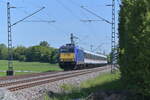 SRI 146 522 für TRI ist mit dem RE8 Ersatzzug gen Stuttgart unterwegs, als ich ihn bei Hohenstadt ablichten konnte am 11.5.25