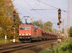 DB 155 039-1 hat 232 241-0 und einen Güterzug am Haken.