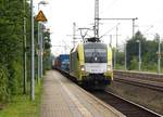 TXL 182 511-6/ES 64 U2-011 mit dem wohl verspäteten Lauritzen KLV Zug fährt hier durch den Bhf Schleswig. 24.08.12