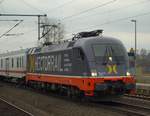 Hector 182 531-4  LaMotta  ebenfalls seit langem im Personenzugverkehr in Schweden unterwegs steht hier mit einem Sonderzug im Bhf Schleswig(üaV). 16.01.2011