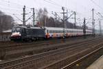 MRCE/Veolia 182 530-6/ES64U2-030 mit dem HKX aus Köln kommend hat hier mit gut 60min+ Einfahrt in HH-Harburg. 29.11.2014