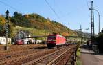 br-6-185-traxx-f140-ac1ac2-db/546201/db-185-158-3-faehrt-hier-mit DB 185 158-3 fährt hier mit ihrem Stahltransport durch Linz(Rhein). 30.09.2012