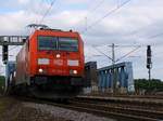 DB 185 366-2 mit Güterzug festgehalten am Fotostandort HH Alte-Süderelbbrücke. 16.06.2015