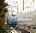 185 519-6 rauscht hier mit dem  Zement-Express  aus Deuna nach Padborg durch Schleswig. 31.10.2014