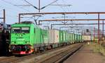 GreenCargo Br 5404(9180 6185 404-1 D-GC) hat hier mit dem Lineas-Güterzug Einfahrt in den Bhf Pattburg. 14.09.2019