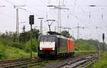 DB 189 095 - von MRCE zurückgekauft - mit DB 189 086 am alten Stellwerk in Lintorf 08.06.2022 