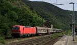 DB 193 327-4 REV/MMAL/04.05.18 mit langem Schiebewandwagenzug. Kaub am Rhein 06.08.2024 