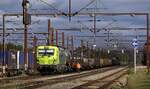 ATLU/GreenCargo 193 407-4, REV/MMAL/10.08.23 mit leerem Langschienenzug und ein paar anderen G�terwagen.