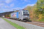 6193 151 von AME Logistik ist mit einem Kistelzug bei Th�ngersheim gen W�rzburg Hbf fahrend abgelichtet.  24.10.2026