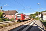 425 554-3 aus Seckach kommend fährt hier gerade als S2 nach Kaiserlautern ein.  Er Ereicht hier Auerbach bei Mosbach qm 3. September 2025. Die Station liegt sowohl im Gleisbogen, als auch im Gefällewas für Personal und Passagiere es gleichermaßen schwierig macht.