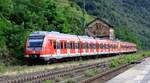 br-0-430-btk-als/858369/db-s-bahn-stuttgart-430-063563- DB S-Bahn Stuttgart 430 063/563 + 430 001/501 passiert hier Kaub am Rhein am 05.08.2024