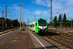 Der für die DB Regio AG – NRW fahrende und für die S-Bahn Rhein-Ruhr eingesetzte fünfteilige Stadler FLIRT 3 XL 3429 024 (94 80 3429 024-7 D-STAP etc.) der ZV VRR Eigenbetrieb Fahrzeuge und Infrastruktur, verlässt am 24 Juni 2025 als S3 nach Hattingen/Ruhr den Hauptbahnhof Oberhausen.

Der Stadler FLIRT ³ XL wurde 2019 von der Stadler Pankow GmbH in Berlin unter den Fabriknummern 42296 bis 42301 gebaut und an den Zweckverband Verkehrsverbund Rhein-Ruhr Eigenbetrieb Fahrzeuge und Infrastruktur geliefert.

Stadler FLIRT 3 XL, fünfteilig, der Baureihe 3429:
Die Fahrzeuge der BR 3429 vom Typ STADLER Flirt 3 XL sind, in der sogenannten XL-Ausführung, mit 106.200 mm um 15,4 m länger als die normalen STADLER Flirt 3 (BR 1429), zudem haben diese 10 Türen pro Fahrzeugseite (anstatt 7). Der FLIRT verfügt über eine hohe Antriebsleistung (2.720 kW) und eine maximale Geschwindigkeit von 160 km/h. Die 5-Teiler haben 296 Sitzplätze der 2. Klasse, sowie 378 Stehplätze. 

Der VRR Auftrag umfasste die Lieferung von 41 Triebzügen des Typs FLIRT. Die Bestellung teilte sich auf in 17 dreiteilige und 24 fünfteilige Fahrzeuge. Beide Fahrzeugvarianten verfügen über längere Wagenkästen, der sogenannten XL-Ausführung (FLIRT 3 XL). Ergänzend wird Stadler auch die Instandhaltung der Fahrzeuge in den kommenden 30 Jahren verantworten. Die Fahrzeuge kommen auf den Strecken des S-Bahn-Netzes Rhein-Ruhr zum Einsatz. Der FLIRT verfügt über eine hohe Antriebsleistung und eine maximale Geschwindigkeit von 160 km/h. Der helle, freundliche Fahrgastbereich ist barrierefrei und bietet dem Betreiber individuelle Gestaltungsmöglichkeiten. Sie verfügen über bequemere Sitze, überwiegend in 4er-Sitzgruppen mit Vis-à-vis-Anordnung, Toiletten sowie Steckdosen zum Aufladen von Smartphones, Tablets oder Rechnern.

Technik:
•	Ausgelegt für die Verbandsfahrt von bis zu 3 Fahrzeugen
•	Automatische Mittelpufferkupplungen (Scharfenberg-Kupplung)
•	Leichtbauweise aus Aluminium
•	Redundante Antriebsausrüstung bestehend aus 2 Antriebssträngen mit je einem  ransformator, IGBT-Stromrichter und 2 Asynchronfahrmotoren
•	Luftgefederte Fahrwerke sorgen für die erforderliche Laufruhe
•	Die Fahrzeuge wurden in zwei unterschiedlichen Designs ausgeliefert (S-Bahn Rhein-Ruhr Design [grün/weß] sowie Regiobahn Design [rot/weiß])

Komfort:
•	Klare Trennung von Mehrzweckbereichen für den Fahrradtransport sowie für die Beförderung von Rollstuhlfahrern
•	12 Fahrradstellplätze
•	2 extrabreite zweiflügelige Schwenkschiebetüren je Wagenkasten
•	Klimatisierter Fahrgastraum und Fahrerraum
•	1 geschlossenes WC-System je EMU3 bzw. 2 geschlossene WC-Systeme je EMU5
•	Einstiegshöhe 780 mm
•	Modernes Fahrgastinformationssystem
•	Passagier-WLAN im ganzen Fahrgastraum

TECHNISCHE DATEN (BR 3427 - Stadler FLIRT 3 XL, fünfteilig):
Spurweite: 1.435 mm (Normalspur)
Achsanordnung: Bo' 2' 2' 2' 2' Bo'
Länge über Kupplung: 106.200 mm
Fahrzeugbreite: 2.820 mm
Fahrzeughöhe: 4.270 mm
Fußbodenhöhe Niederflur: 780 mm
Fußbodenhöhe Hochflur: 1.150 mm
Einstiegsbreite: 1.800 mm je Tür 
Anzahl der Türen je Fahrzeugseite: 10
Sitzplätze: 296 (2. Klasse)
Stehplätze (4 Pers./m²): 378
Dienstgewicht: 
Achsabstand im Drehgestell: 2.700 mm
Lauf- und Triebraddurchmesser: 870 mm (neu)
Höchstgeschwindigkeit: 160 km/h
Max. Leistung am Rad: 2.720 kW
Dauerleistung am Rad: 2.000 kW
Max. Anfahrbeschleunigung: 1,2 m/s²
Kupplung: Scharfenbergkupplung (Schaku) Typ 10

Quellen(Technik): Stadler Rail
