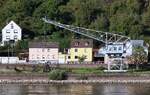 In St.Goarshausen steht der wunderbar erhaltene  Häusener Kran  der früher zum entladen/beladen von Schiffen und der Nassauischen Kleinbahn diente.