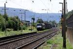 BRLL/SBBCI ES 64 F4-282 mit GTS Containerzug muss einen kurzen Halt in Oberwesel einlegen.