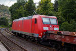 Die 185 066-8 (91 80 6185 066-8 D-DB) der DB Cargo AG fährt am 20 August 2024 mit einem kurzen leeren Coilzug (sechsachsigen Wagen der Gattung Sahmms), von Kreuztal via Siegen kommen durch den